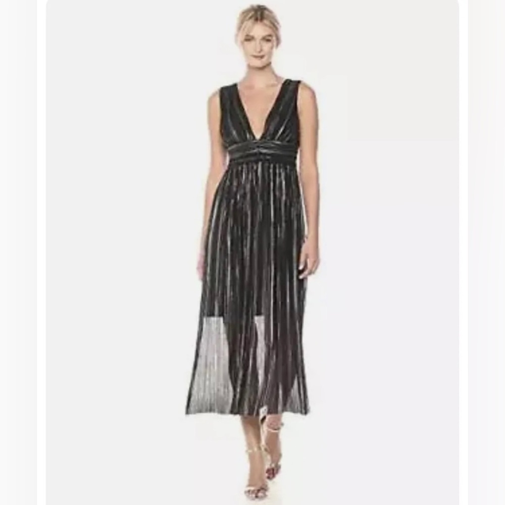 GUESS NWT ELEGANT BLACK/GOLD FOILED CHIFFON DRESS WITH DEEPV-NECK SIZE 0